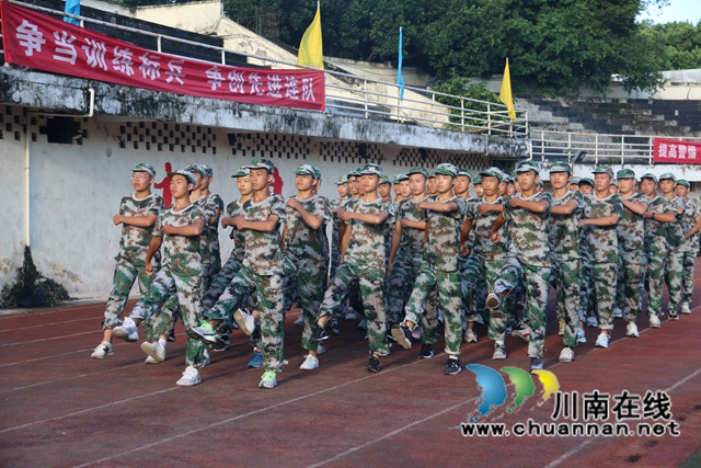 合江中学举行新生军训汇报表演暨总结表彰大会(图16)