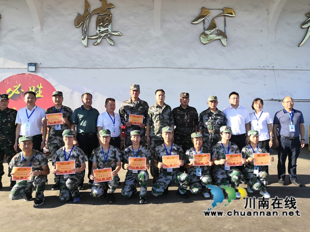 合江中学举行新生军训汇报表演暨总结表彰大会(图25)