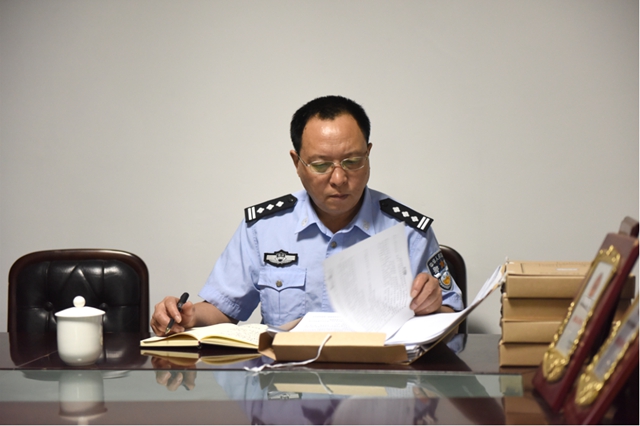 泸州“扫黑风暴”：一直打击黑恶势力的58岁警察(图4)