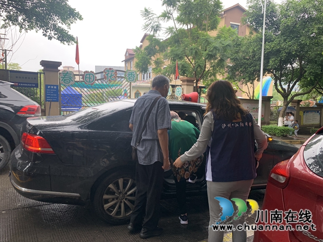 江阳区华阳街道开展疫苗接种专车接送服务活动(图1)