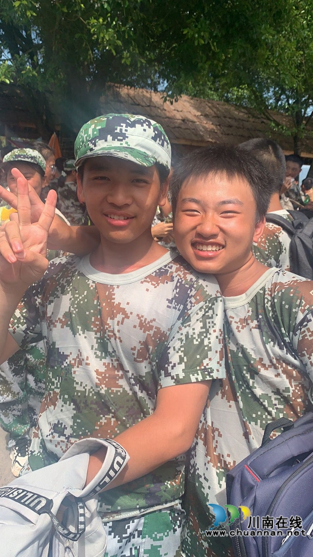 合江中学开展高一新生远足拉练活动(图6)