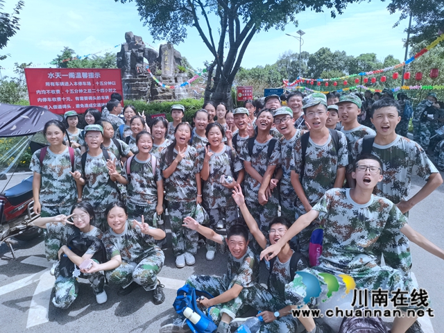 合江中学开展高一新生远足拉练活动(图10)