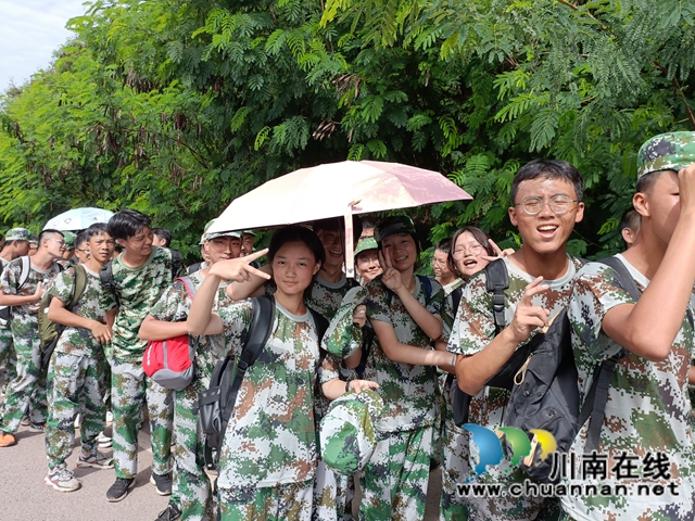 合江中学开展高一新生远足拉练活动(图8)