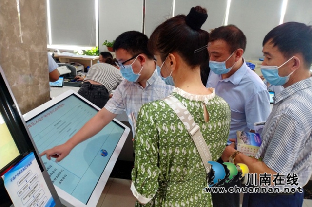 泸州市不动产登记中心到龙马潭区开展优化营商环境专题督导(图1)