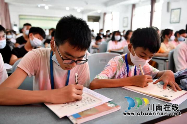 把生态文明种子植进青少年心田！合江县自然资源和规划局关工委走进白米中学讲授“开学第一课”(图2)