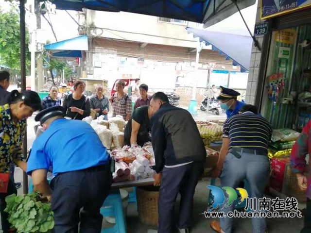 泸县云龙镇集中整治场镇赶场天乱象(图3)