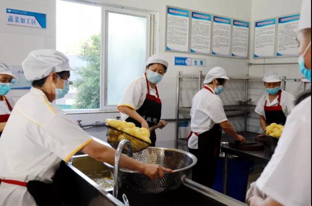 快看！这里是泸州十八中“御膳房”！(图4)