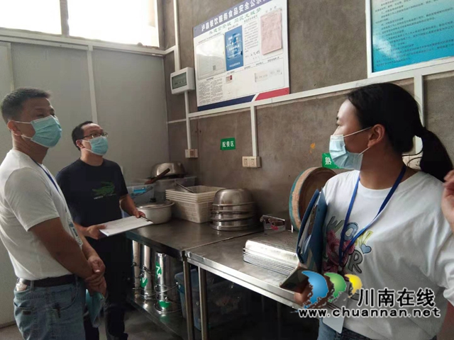 泸县云龙镇联合开展秋季学校食品安全大检查(图1)