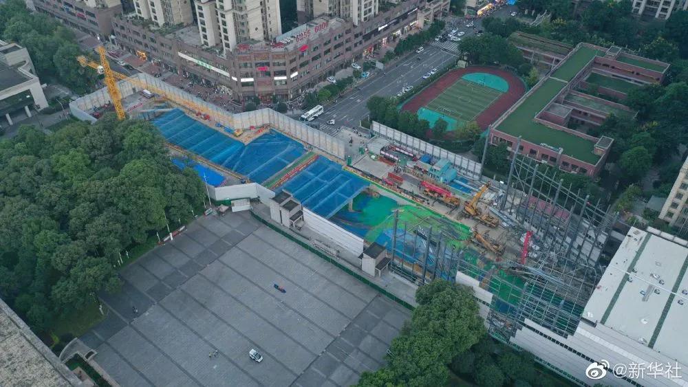 成都地铁一在建工地发生垮塌事故，目前造成4死14伤(图1)