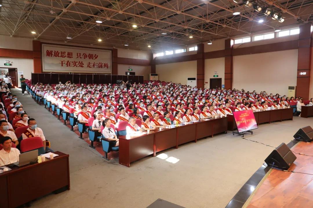 老师您辛苦了！泸州市龙马潭区庆祝第37个教师节表扬大会(图2)