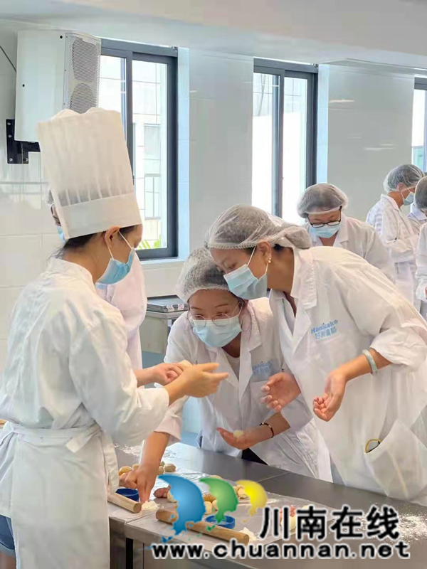 龙马潭区综合行政执法局工会开展“庆中秋•迎国庆手工月饼DIY”活动(图4)