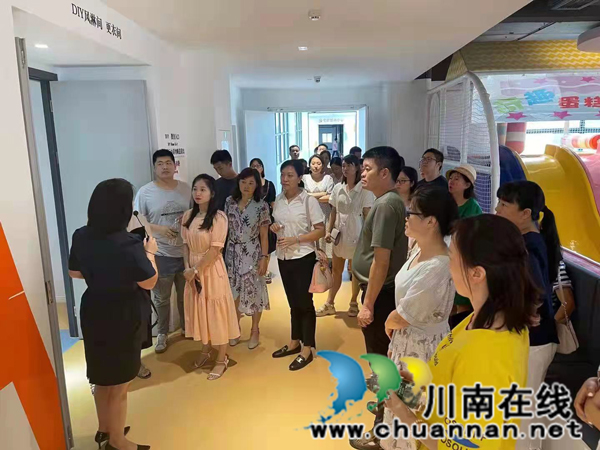 龙马潭区综合行政执法局工会开展“庆中秋•迎国庆手工月饼DIY”活动(图2)