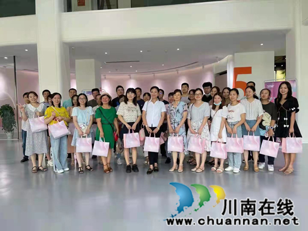 龙马潭区综合行政执法局工会开展“庆中秋•迎国庆手工月饼DIY”活动(图5)