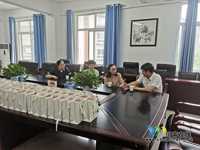 龙马潭区教师发展中心开展教师节慰问活动(图2)