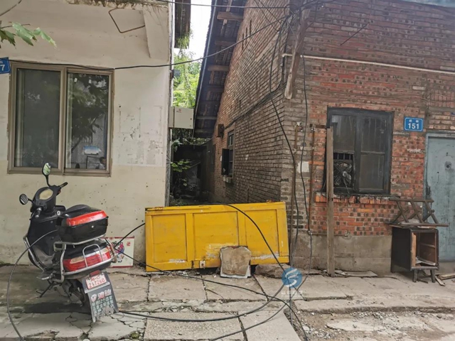 富顺重拳整治“空中蜘蛛网”，群众大呼过瘾！(图3)