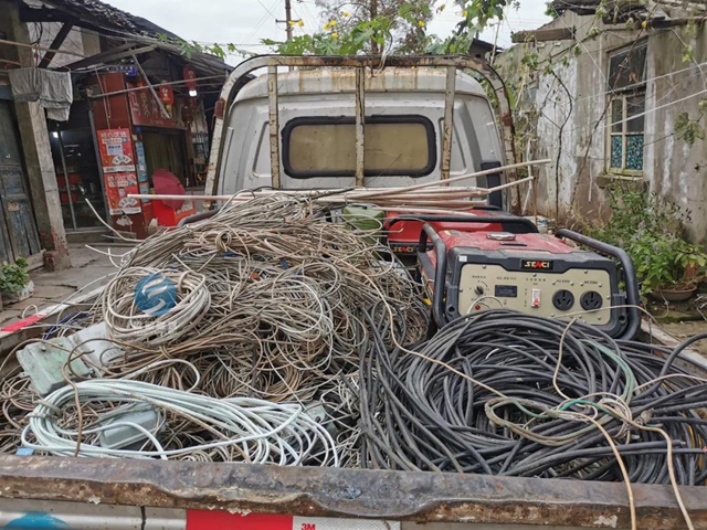 富顺重拳整治“空中蜘蛛网”，群众大呼过瘾！(图5)