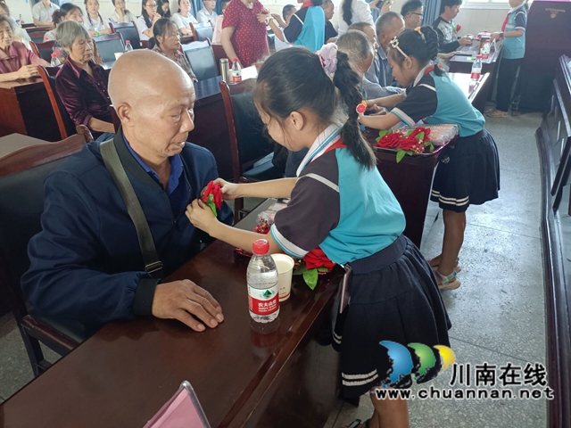 泸县百和镇各校（园）召开庆祝第37个教师节表扬大会(图3)