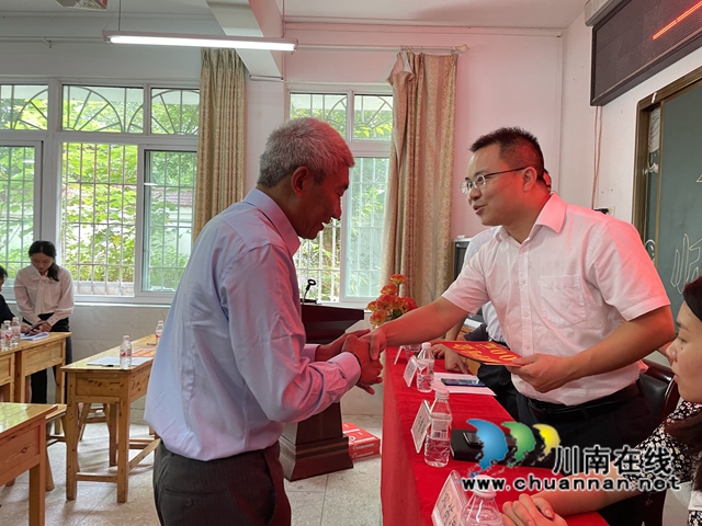 泸县百和镇各校（园）召开庆祝第37个教师节表扬大会(图6)