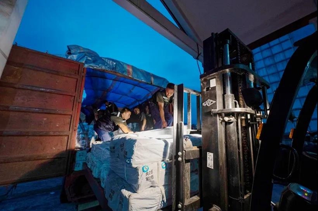 泸州市应急办调拨600件救灾物资，为“9.12”暴雨洪涝灾害转移安置群众提供基本生活保障(图2)