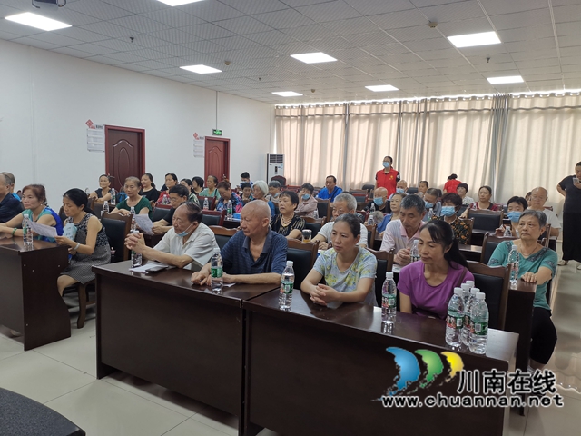 龙马潭区小市街道回龙湾社区巾帼志愿者开展健康知识讲座(图3)