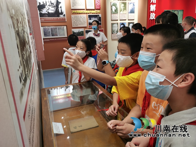 龙马潭区小市街道下大街社区开展“新中国史”学习教育暨“同心同行 共建共享”专题活动(图2)