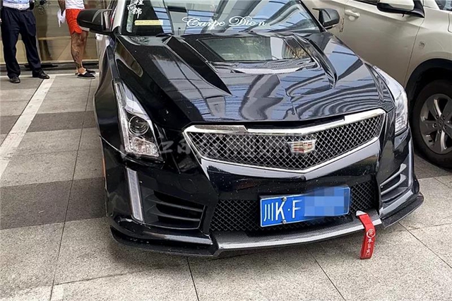 群众反映凯迪拉克深夜漂移炸街,内江交警迅速行动!(图1) 群众反映凯迪拉克深夜漂移炸街,内江交警迅速行动!(图1)