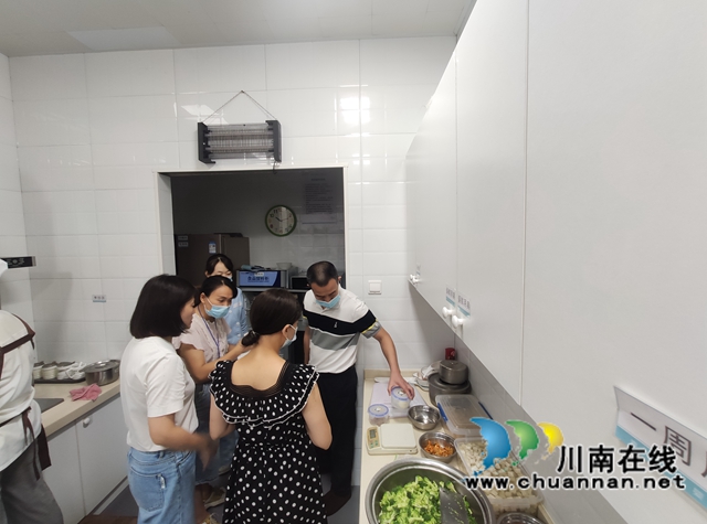 江阳区华阳街道:开展专项检查,当好“护学卫士”(图1) 江阳区华阳街道:开展专项检查,当好“护学卫士”(图1)