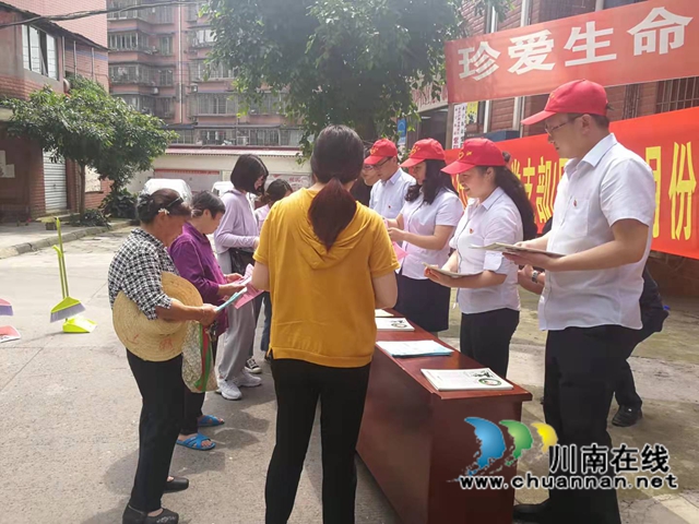 纳溪区行政审批局系列志愿服务滋润群众心田(图2) 纳溪区行政审批局系列志愿服务滋润群众心田(图2)