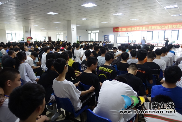 泸州：警盾进校园，给700名学生讲网络安全(图5)