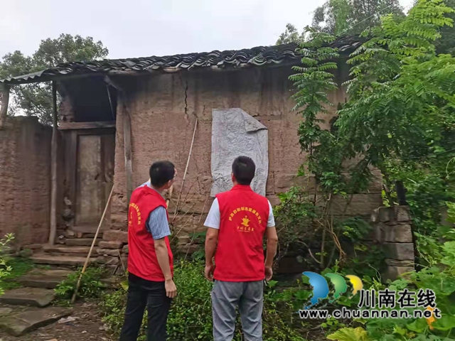 泸县百和镇汇集多方力量开展震后灾情摸排和应急抢险工作(图2)