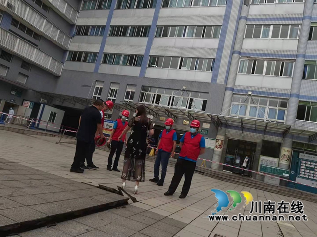 泸县住房和城乡建设局组织人员赴各镇(街道)排查危房(图2) 泸县住房和城乡建设局组织人员赴各镇(街道)排查危房(图2)