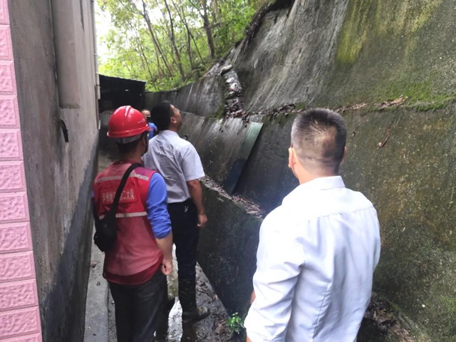 快速行动丨泸州市自然资源和规划局积极应对“9.16”震后次生地质灾害工作(图3)