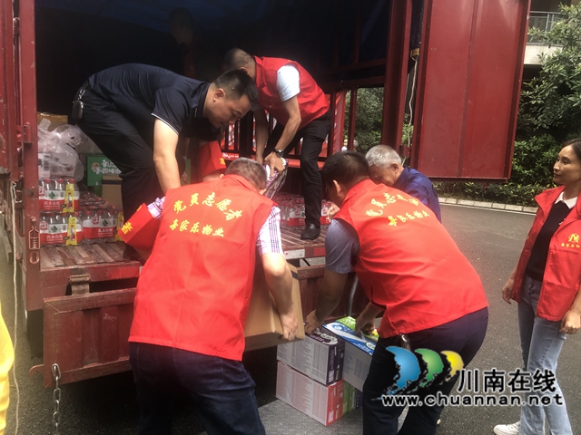 地震无情，红星有爱！龙马潭区红星街道辖区两新党组织向泸县灾区捐赠物资(图3)