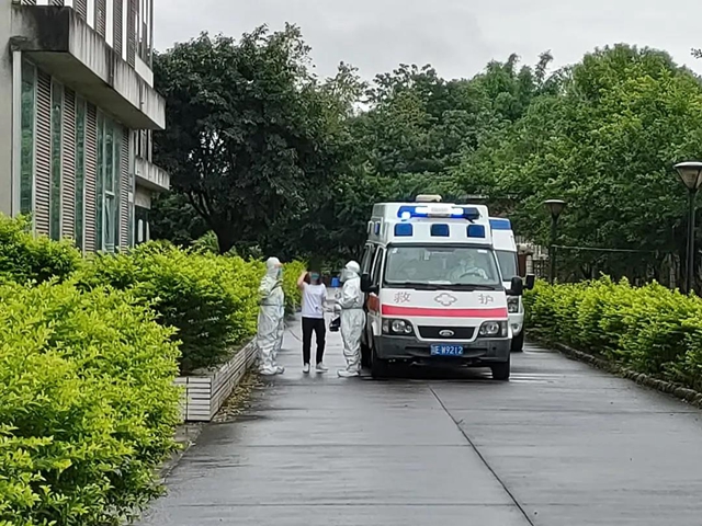 清零!泸州一例本土新冠肺炎确诊患者出院(图1) 清零!泸州一例本土新冠肺炎确诊患者出院(图1)