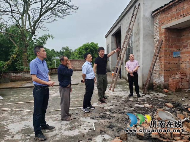 泸州市残联到泸县关心残疾人受灾情况(图1) 泸州市残联到泸县关心残疾人受灾情况(图1)