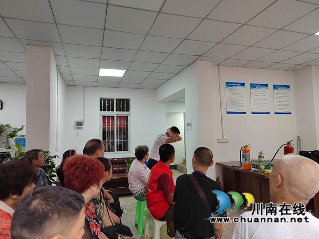 龙马潭区小市中码头便民交易点开展消防安全知识培训(图3) 龙马潭区小市中码头便民交易点开展消防安全知识培训(图3)