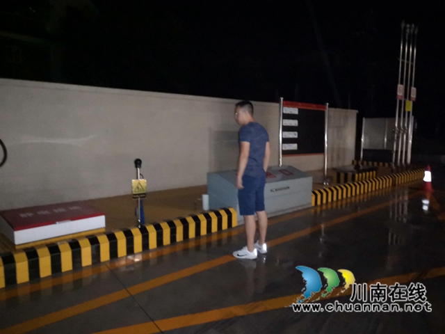 泸县百和镇：夜幕中的光亮，他们担当在紧要关头(图1)