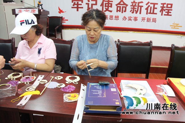 龙马潭区红星街道龙南社区：浓情话中秋，共叙邻里情(图2)