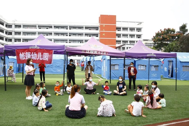 震后第二天，泸县5所帐篷幼儿园开园，复学复课工作有序推进(图1)