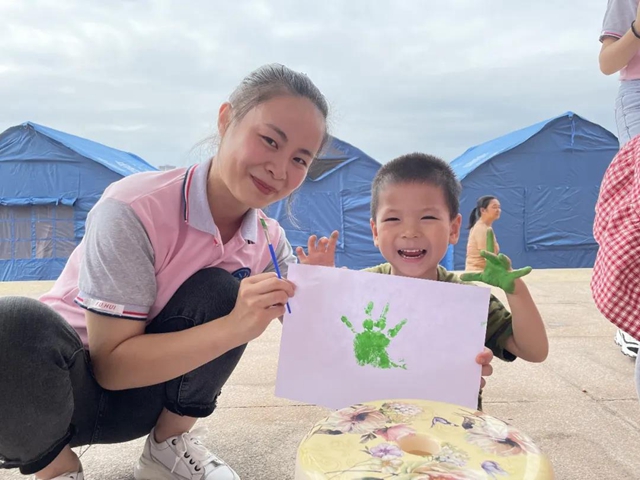 震后第二天，泸县5所帐篷幼儿园开园，复学复课工作有序推进(图6)