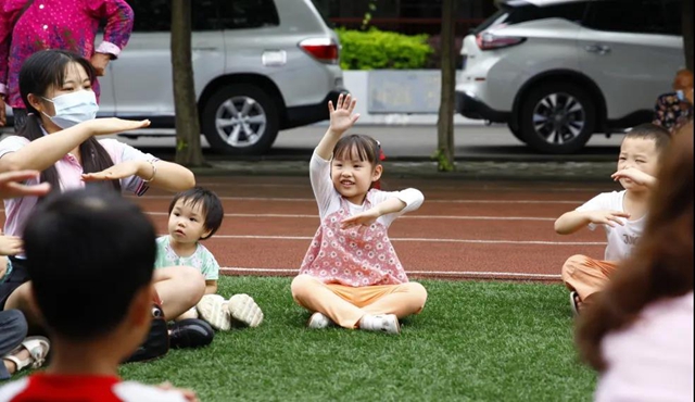 震后第二天，泸县5所帐篷幼儿园开园，复学复课工作有序推进(图8)