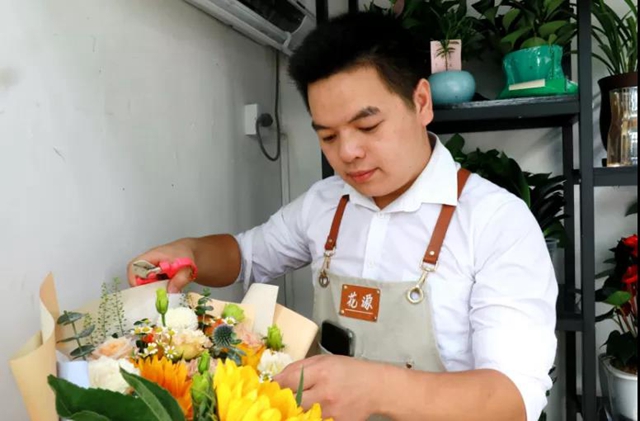在泸州，有一种文明叫24小时自助花店(图8)