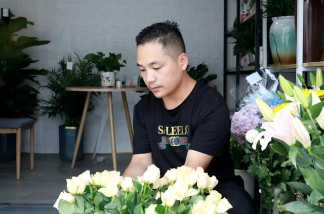 在泸州，有一种文明叫24小时自助花店(图14)
