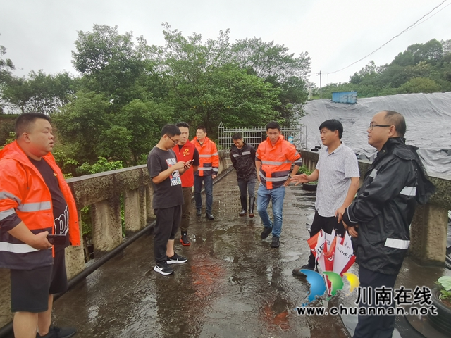 抗震救灾，泸县民盟在行动！(图1)