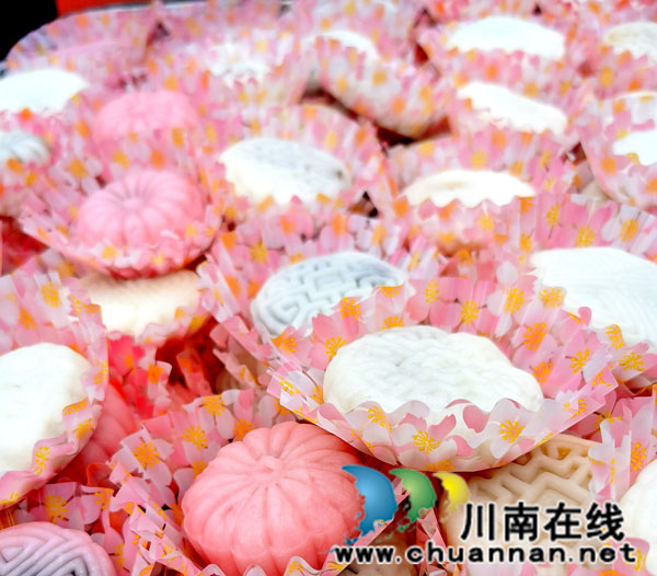 泸州纳溪：打糍粑做月饼 敬老院里笑声甜(图11)