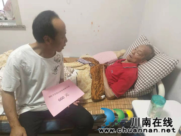 合江县侨联走访慰问困难侨眷(图2)