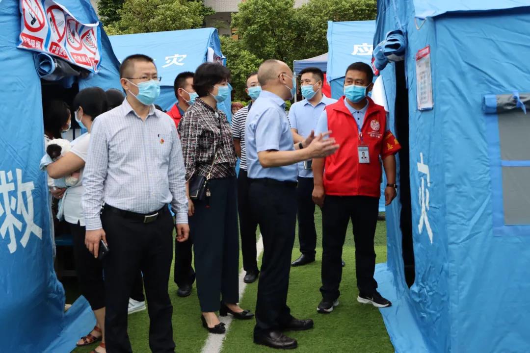 泸州市市场监管局慰问泸县“9.16”地震受灾企业及抗震救灾一线工作人员(图7)
