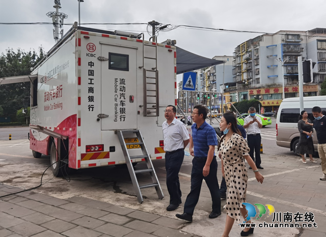 人行泸州市中心支行行长肖华轩赴泸县调研灾后重建(图2)