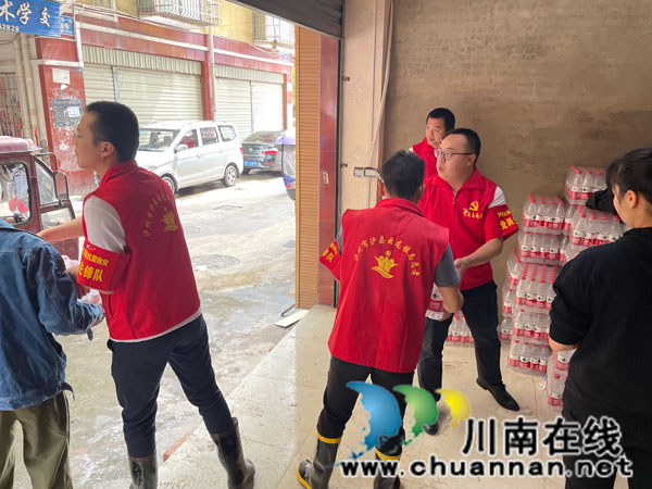 泸县“9.16”地震 ┃  泸县云龙镇党员志愿者驰援嘉明镇(图3)
