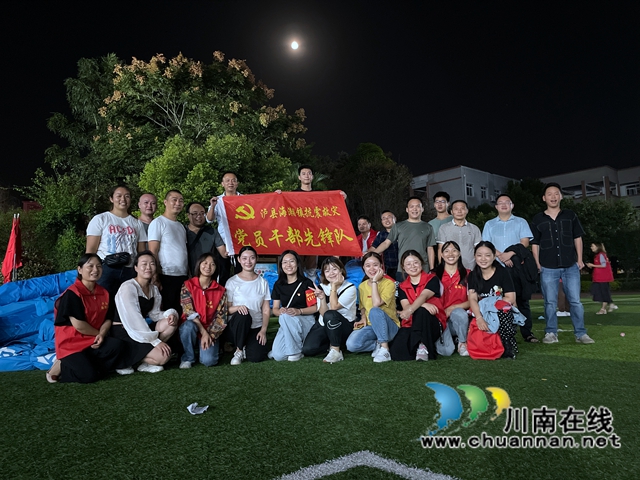 地震无情人有爱，泸县海潮镇志愿者驰援灾区不停歇(图2)